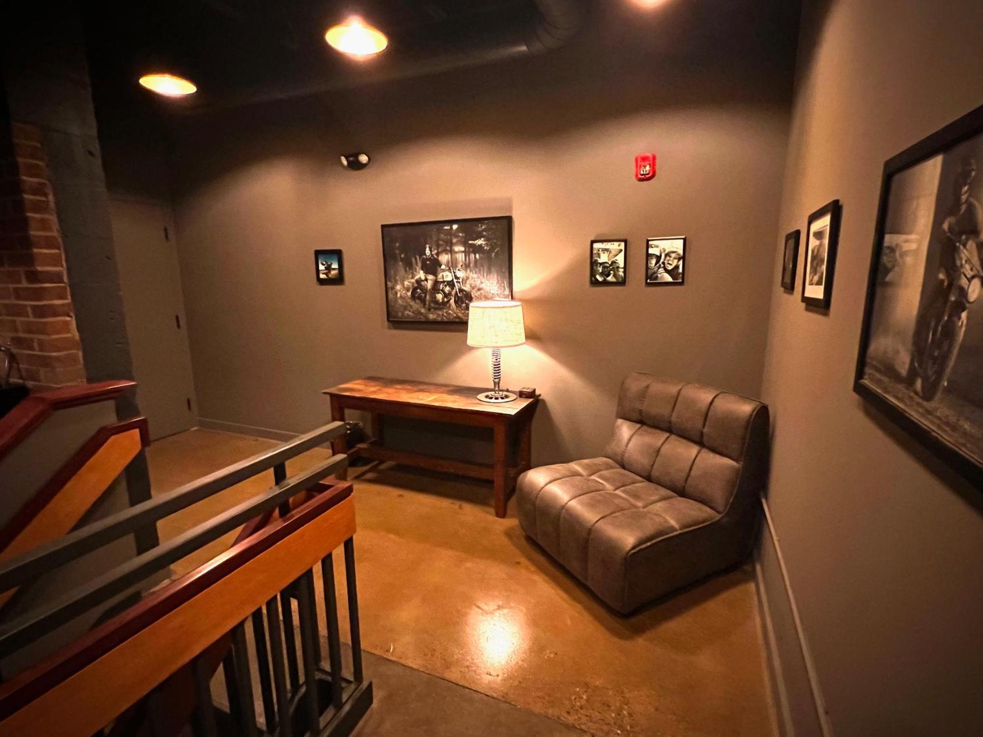 Classified Moto - The Frank Room Ричмонд Экстерьер фото